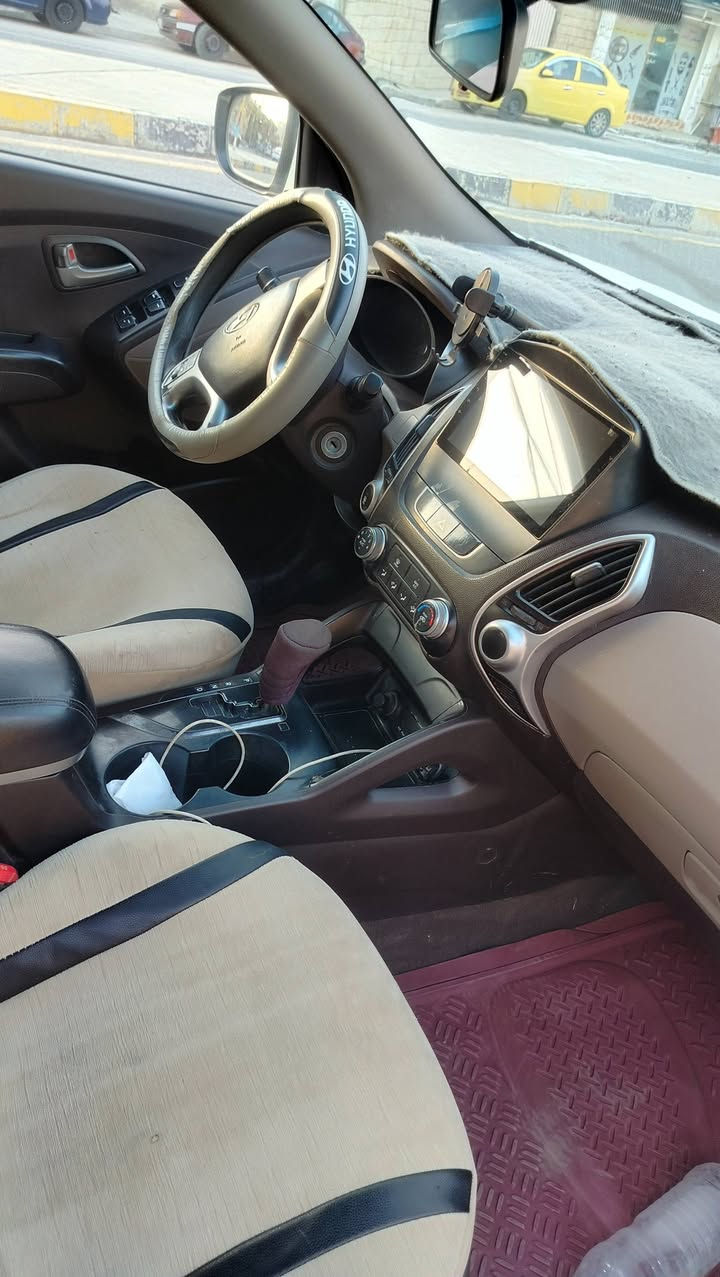 هونداي توكسون فيها ضربه بچم وبيها حالوب سنويه صاقطه ما متواجد عل فيس خابر ونتفاهم ***********
