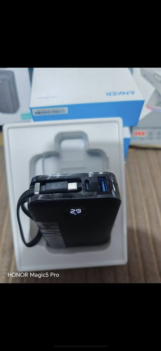 السلام عليكم
باوربنك انكر اصلي شحن سريع
     جدد لوك 
سعر القطعه 25 الف 
ثلاث الوان
***********
***********
