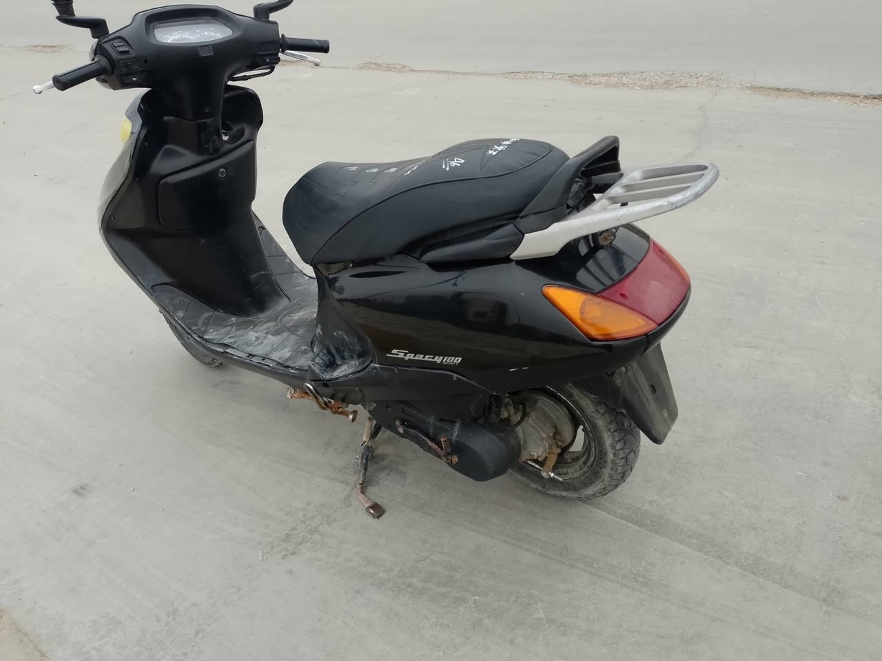 السلام عليكم
سبيسي ياباني مكينه واكسل ناعمه خير من الله 
جاهزه كهربائيات كله شغاله سلف هندر اشاير 
السعر 550 مكاني كوت الخاجيه
***********
