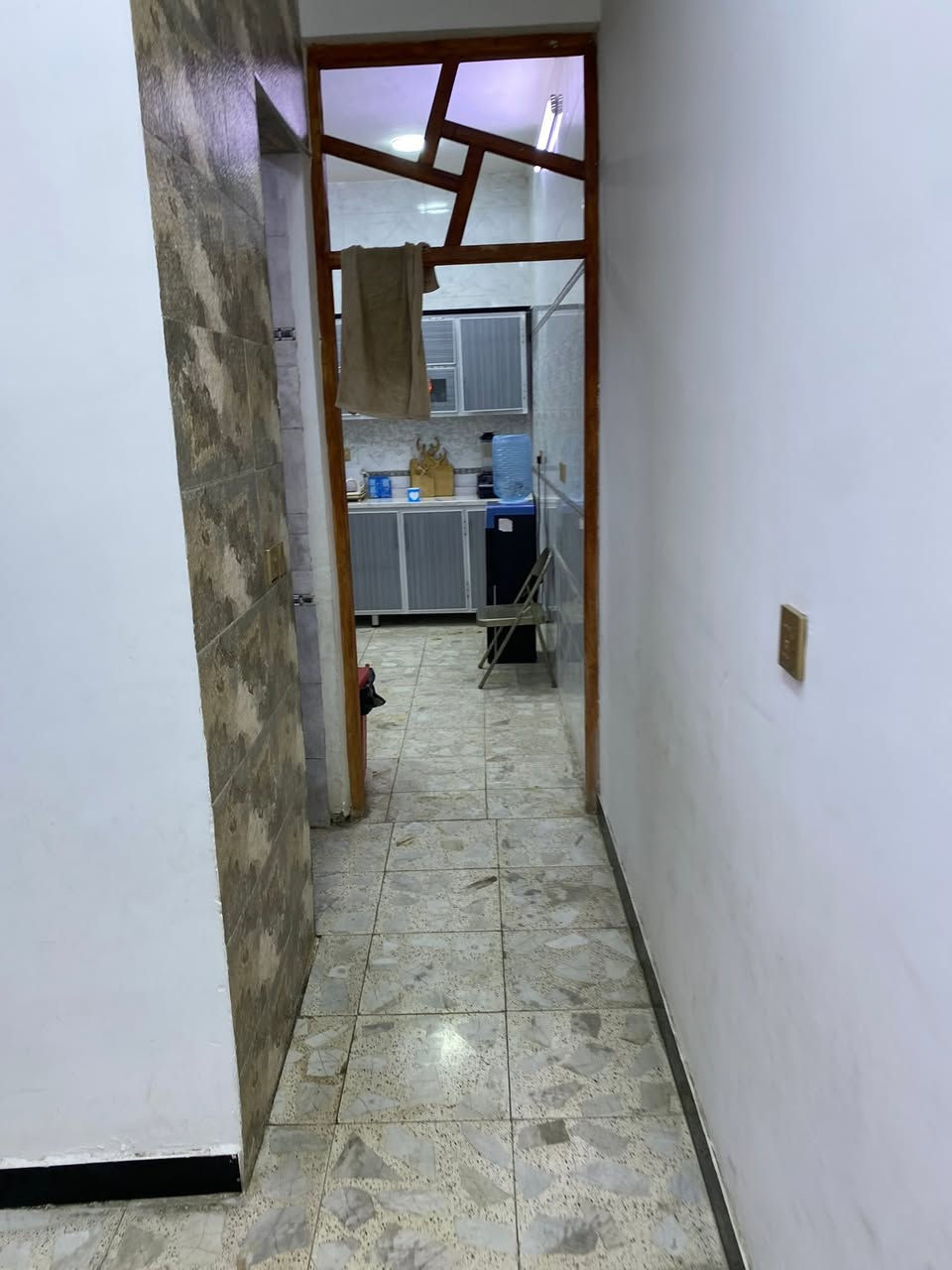 دار للبيع المساحه ٦٠ متر واجهه ٣ونص نزال ١٧ غرفتين فوك وجوه استقبال وحولي او مطبخ والخدامات فوك او جوه البلديات ضياء الحلفي خلف عمارة ابو اسعد قريب فرع مطعم نعناعه السعر ١٢٥ ومجال قليل ***********بناء درجه اوله سنت البناء ٢٠٢٣
