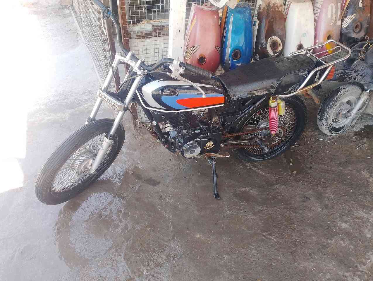 السلام عليكم دراجه للبيع اربعه كير السعر 250 الرقم الهاتف *********** مكان براكيه شارع قديم
