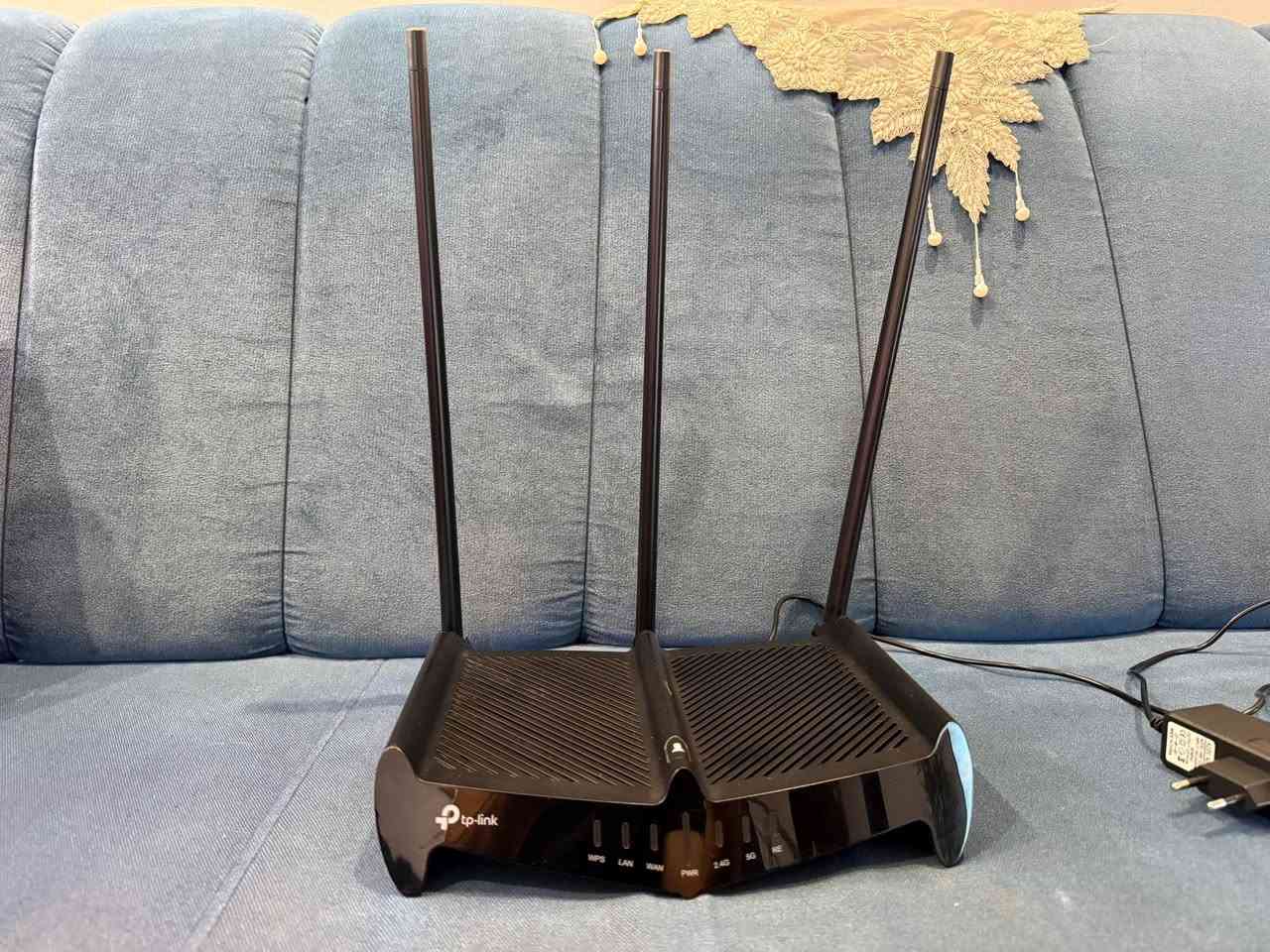 :
للبيع: راوتر TP-Link Archer C58HP (High Power) بحالة ممتازة

المواصفات والمميزات:

 تغطية قوية جداً (High Power):مخصص للمساحات الواسعة واختراق الجدران لضمان وصول الإشارة لكل الغرف.

 ثنائي النطاق (Dual Band):يبث بترددين (2.4GHz و 5GHz) لتوفير إنترنت سريع ومستقر بدون تقطيع.

 السرعة: يدعم سرعات لاسلكية تصل إلى AC1350.

 الحالة:نظيف جداً وشغال وبكامل كفاءته.

 السعر[30000]

 المكان: [السيدية]

للتواصل والاستفسار، يرجى المراسلة على الخاص.


**إذا كنت صاحب هذا الإعلان وتريد حذفه لأي سبب، رجاءا أرسل رسالة إلى الدعم الفني**