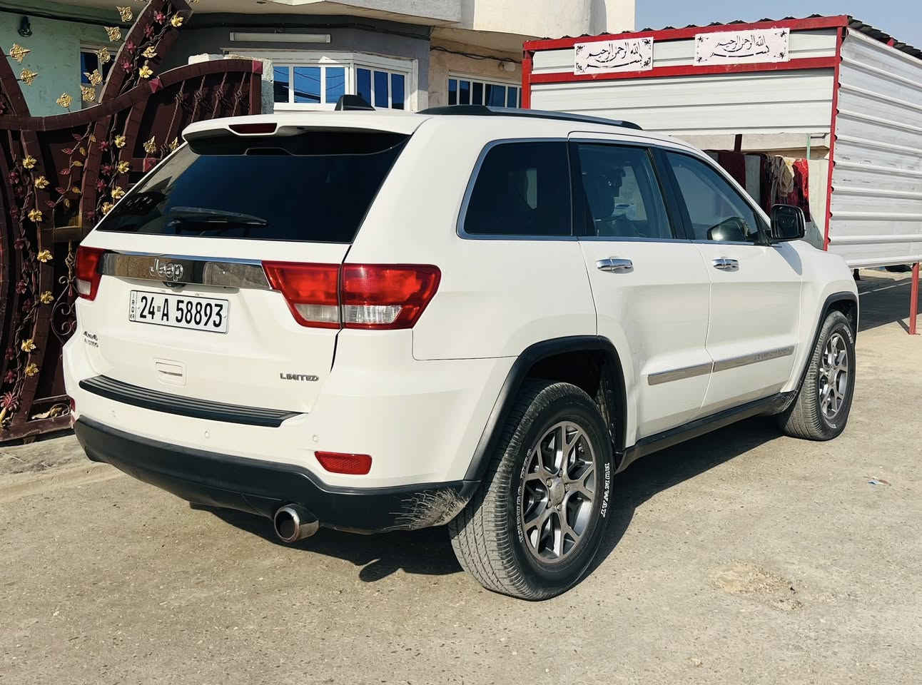 السلام عليكم 
جيب 2011 فور ويل للبيع وارد امريكي 
سنويه ورقم جديد بأسمي تحويل مباشر
فول فول لمتد 
مكينه 6 سلندر 3600 
تشغيل عن بعد+ اشاير بالمري+ سماعه دمام خلفي
بانوراما - ماوس تحكم وضعيات القياده 
كشنات كهرباء خزن ميموري جلد 
تدفئه 
تبريد بيانو 
تخم تاير- باتري - صدر 
كله جديد
حادث خاص 
السعر 160 بيهه مجال بسيط 
مكاني بغداد المعامل ***********
