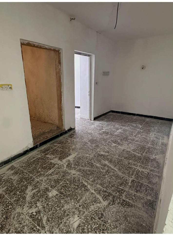 بيت للايجار طابق ثاني معزول
شارع 60 فرع اسواق نعوش 
غرفتين نوم حولي2 وصاله كبيره ومطبخ وسطح عدد2 
نظيف كلش بالجديد معمري 
للايجار 300 قفل 
للاستفسار واتس اب***********
