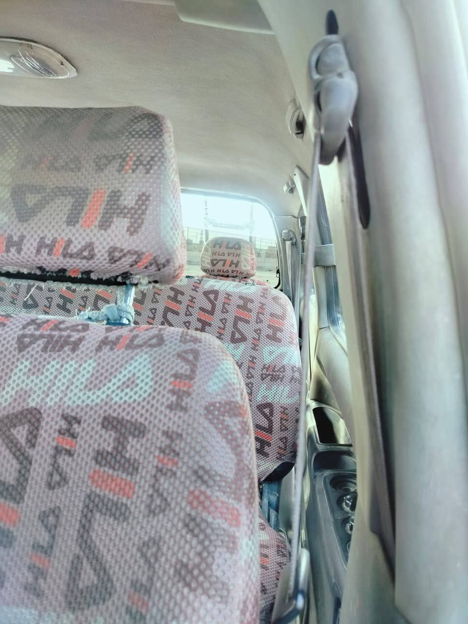 السلام عليكم
ستاركس موديل 2000 رقم ديالى خصوصي انكليزي 8 راكب 
محرك عادي مكفول لا تبخير ولا تنقيص
كير عادي اكسل خير من الله 
شواصي واحد بلادي والثاني معمر
مكفوله من الضربه 
مصبوغه قرار مرور
تبريد شغال وخير من الله 
كهربائيات كلها شغاله 
جاهزه من كلشي 
السعر
 ***********
***********
