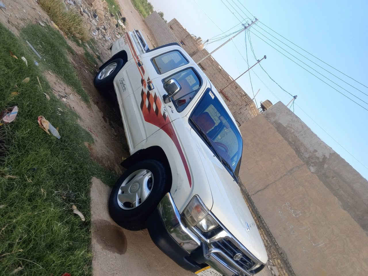 السلام عليكم بيكم جمرة للبيع موديل 1998سياره مكفوله من العيب الشرعي ومن تجيه  ومن الكلبه ومن الاصوليات رقم البصره الماني سنوية بعد ما منتهيه كهربيات كله شغاله تخم تاير جديد داخلة الحمراء دوشمه جديده 
محرك وكير مكفولات  العنوان ذي قار الرفاعي السعر 70وبيها مجال اتصل على الرقم 
الاول ***********
الثاني***********
