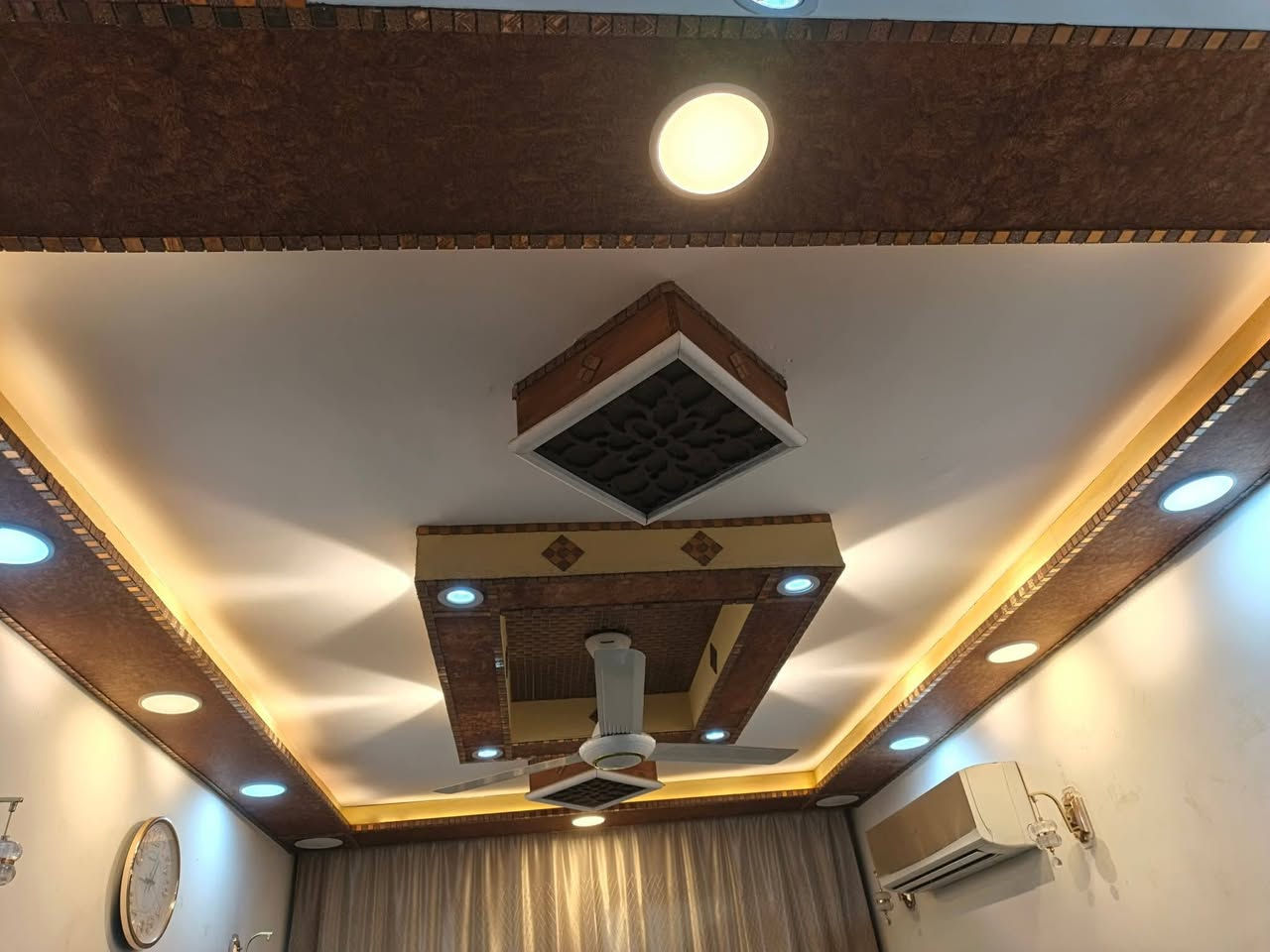 سلام عليكم بيت للبيع
كميرة قرية الحاج صبر وقريب الشارع العام 
فرع أسواق أبو أية 
البيت ٥٠ متر واقع حال  /  والواجهه ٦ متر 
مدخلين البيت  /  صحيات عدد ٢  / 
 ثلاث غرف نوم  /   سطحين مطبك شتايكر
مطبخ ٣×٣   /  هول ٣×٥   /  صحيات ١٫٥×٣
غرفتين نوم  ٣×٥   / وغرفة نوم  ٣×٣
 للاستفسار   / *********** صاحب البيت
