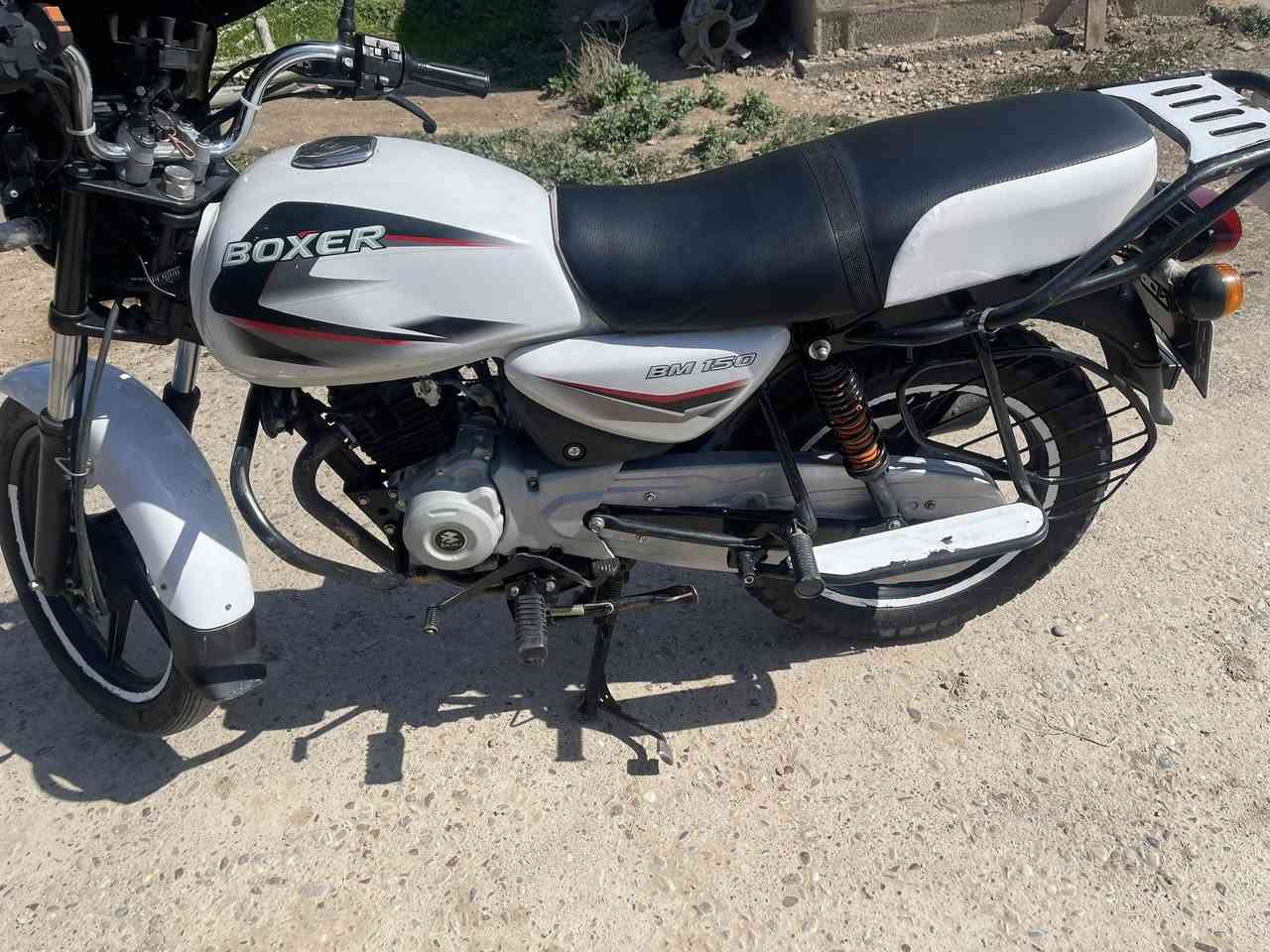 السلام عليكم 
دراجة بوكسر  موديل 23 
ماشية 44 حقيقي
بيها تنقيص بسيط جداً 
كلشي بيها كامل 
السعر 1900 
المكان التاجي  
الاتصال ***********
