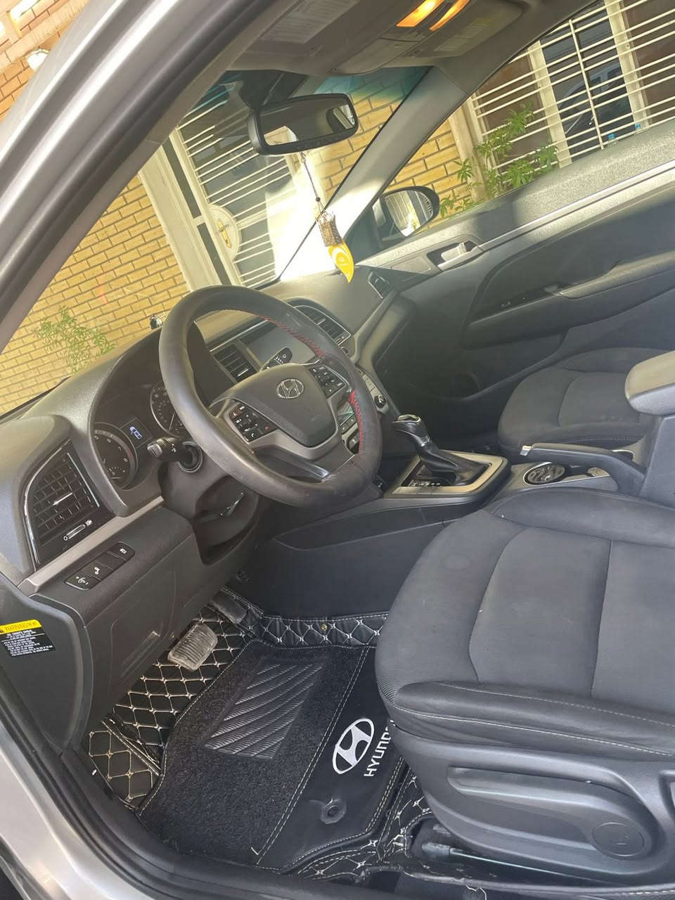 النترا 2018 للبيع فول  … مكفولة فقط صار بيها حادث هنا بغداد تبديل صندوق نفس اللون وشوية بالحوض صار صبغ ع كد شبر السعر ١٢٨ وبيها مجال 
للاستفسار اكثر ***********
