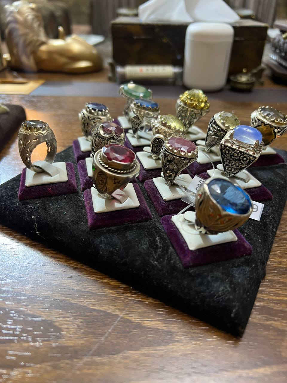 السلام عليكم اخوان متوفر 25قطعه صياغات حرفيه كله موقعه قطع ثقيلة أقل خاتم وزنه 20غرام أحجار نوادر 
تريد ابيعلك قطع تريد وزن ينباعن شلع 
سعر القطعه ب70الف 
مكاني بابل الحله الحي العسكري 🏡🏡
للاتصال /***********📞📱
