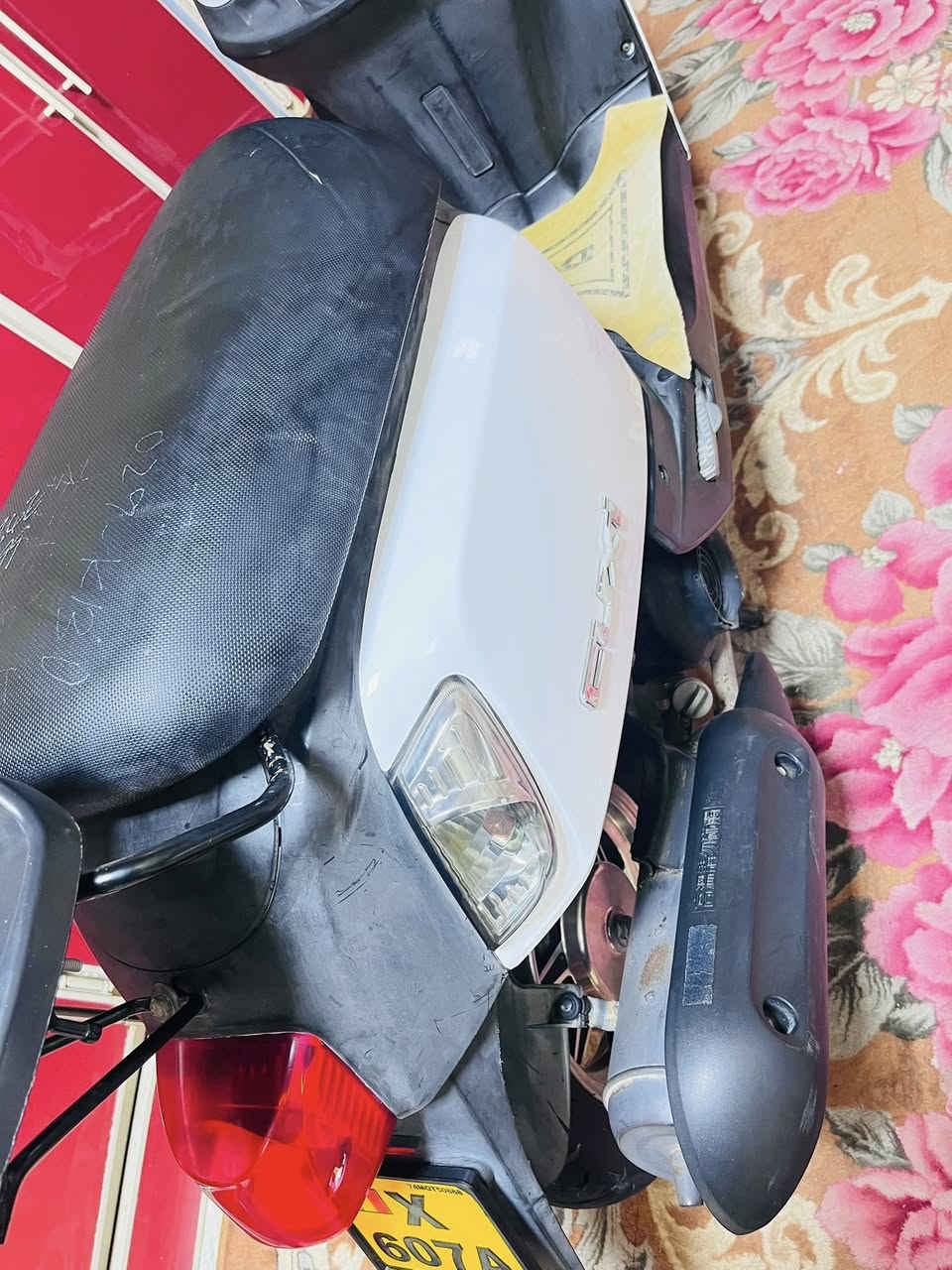 يابه الطيبين شلونكم جايبلكم كفرات بوليس مسطرة لؤلؤي كفرات شرط طبق البلاد بدون ختم ونظافه ١٠٠٪؜ الكفرات بدون اشاير وبسعر مناسب  وعنران النجف كوفه -ناحيه الحرية كفر صنع تايوان الثخين شرط الحواف بلاد ومابي اي فراغ مابي اي صوت من تمشي  
سبب البيع اشتريت كفراتها البلاديه المختمه من صاحب ابو المعرض رقمي *********** بي واتساب
