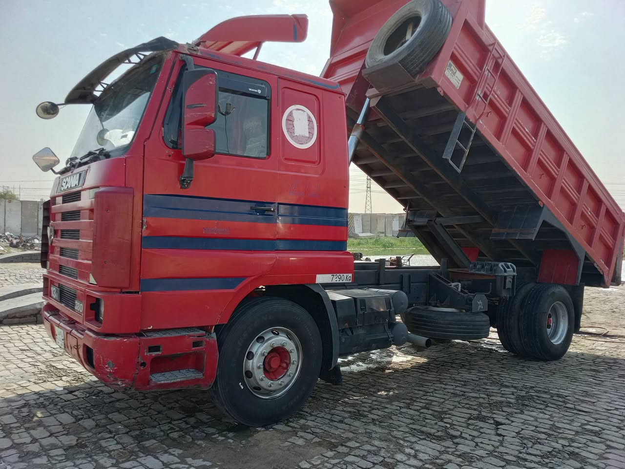 السلام عليكم للبيع اسكانيه بطه 13بلاد مكينه وكير جدد 88سوده لا تنقيص ولا بخارتخم تاير سنويه 29 قلاب بلسنويه جاهزة ***********/***********
