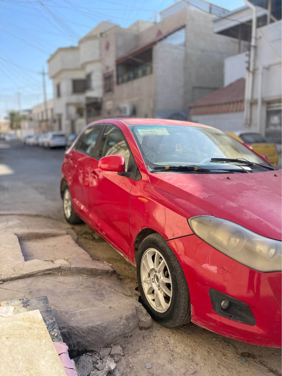 سلام وعليكم شيري فلاوين سياره شوفت عيونك البدي يخبل بس المكينه بيها تبخير راعيها موجود سياره كهربائيات كلها شغاله من طول للطول ما ناقصها وايرر ابدد اكفلها من الضربه والصبغ والخياس راعيها بل بصره 
رقم التواصل *********** البصرة, العراق
