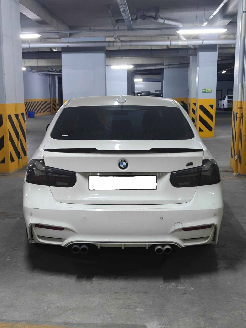 BMW 330i 2017 xDrive أعلى مواصفات بالـ 330
اتمنى تقرأ كلشي قبل التواصل
لون ابيض كشرها نظيف بيها أقل من ربع البنيد صبغ وبيها تبديل جاملغ فقط والسونار مرفق وبيها تحديث M3
كير اوتوماتيك داخلية اسود نظافتها 98% جداً معتني بيها وبيها تحديث داخلي ولمسات M3
محرك 2.0 Turbo مفتوح
ايرباكات طاكة 3 ، اثنين منهم راجعات سيتم مال دركة ومال دشبول
باقي المواصفات المعروفة حساسات كاميرا كشنات تدفئة تبريد اوتو بارك 4 وضعيات قيادة ايكو نورمال سبورت سبورت بلاس كار بلي تايرات جديدة ودهن جديد.
ماشية 80 الف ميل 
مكان السيارة دهوك
اهم شي هزة جديدة وتحويل ثاني يوم رقم
السعر ١٤٥$ وبيها مجال بسيط بغداد, العراق


**إذا كنت صاحب هذا الإعلان وتريد حذفه لأي سبب، رجاءا أرسل رسالة إلى الدعم الفني**