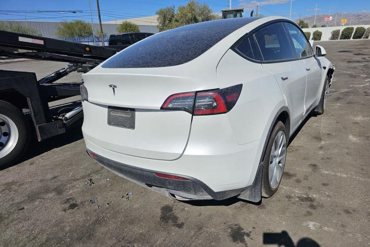 تسلا مودل y 2024
ماشيه ٢٤ الف مايل
السياره بالحره بدون تصليح
حادث خفيف موضح بالصور

تكدر تدخلها عن طريق الشمال 
تفاصيل اكثر واتساب
***********
