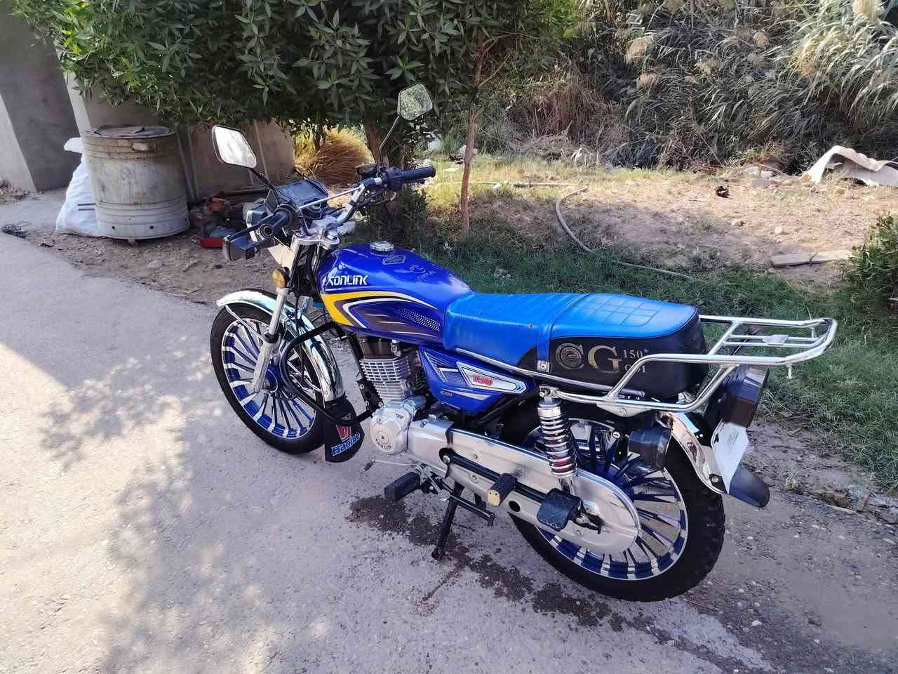 للبيع دراجة سيفان موديل ٢٤ شكل ٢٥ دراجه جديدة مابيه اي نقص محرك ضاغطه وزنجيل كهربائيات كله فول اوراق كارتونيه ومنفيس ومكاتبه مال معرض فقط بدون كمرك مكان بغداد المدائن سلمان باك سعر (٨٠٠) وبيه مجال قليل للاستفسار *********** واتساب الموشراي لايتصل ولا يعلق لحد يكسر بحلال العالم
