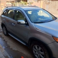 سورنتو 13 وارد امريكي بيه ضربة مثل ما موضح بل صورة صدره يرادله تبديل و...