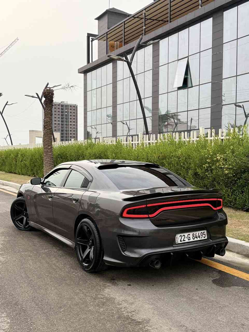 🚗 جارجر 2021 SXT للبيع
📍 المكان: بغداد – الدورة
📞 ***********
🔢 رقم أربيل الجديد تحويل وكاله ثاني يوم 
السعر 207
⸻
 • صبغ جاملغ امامي بس
 الشواصي واللغود والدواخل كله سليم
⸻
🔹 المواصفات:
 • كير ومكينة كفالة
 • شاشة
 • كشنات كهرباء
 • لايت زينون
 • ويل 20
كت تحديث
 • قماره روز رايز
 • إنارة محيطية متغيرة
 • اكزوز صوت حلو على الريموت
 • ويل نجمة أصلي 

⸻
السيارة مرتبة وجاهزة، ما بيها أي نقص
ولا كلوب سيرفس
صدر حداديه تراي زيرو
⸻
💰 السعر: 207 ومجال بسيط
❗ ماتعامل بالتلفون، الشراي يجي ويشوف ويتدلل
***********
