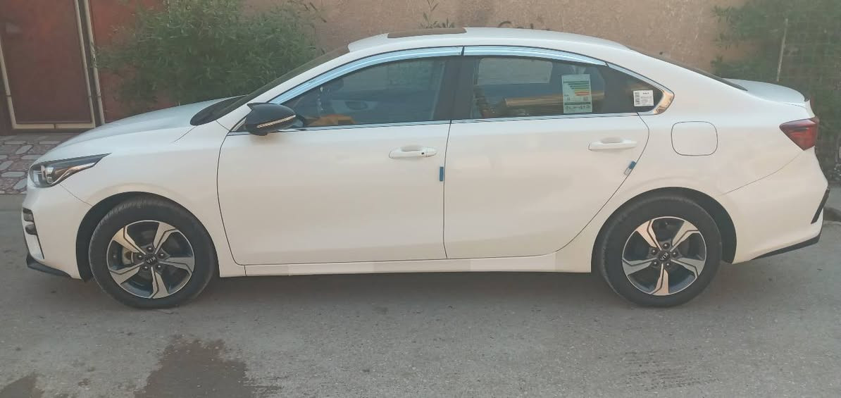 السلام عليكم سيراتو موديل2021  للبيع سيارة فول واحد على واحد بصمة /فتحة/جنطة ذكية/حساسات خلفي امامي/لايت زنون/اشارة بالمري/ترحيب/تشغيل عن بعد/ثلاث أنظمة قيادة/تبريد خلفي وامامي/شاشة/شاشة اعطال/تحكمات جهتين/الكير ATمرغوب/كاميرا دوارة/ السيارة بأسمي رقم بغداد تحويل ثاني يوم/سيارة نظيفة كلش مال بيت على ايدي/ماشية ستينات/السعر ١٧٠ الي حاب يتواصل وياي على هذا الرقم *********** وحياكم الله
