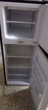 ثلاجة ٨ قدم • للبيع