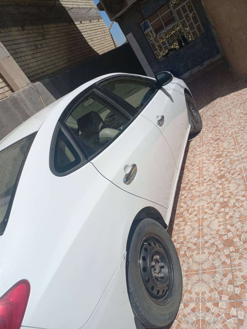 النترى موديل ٢٠١٠ بسمي مصبوغا عام سياره حلوه وجديده جاهزه اي نقص مابيها السعر ٨٠ وبيها مجال بسيط تحويل الرقم عليه اي ستفسار ***********

