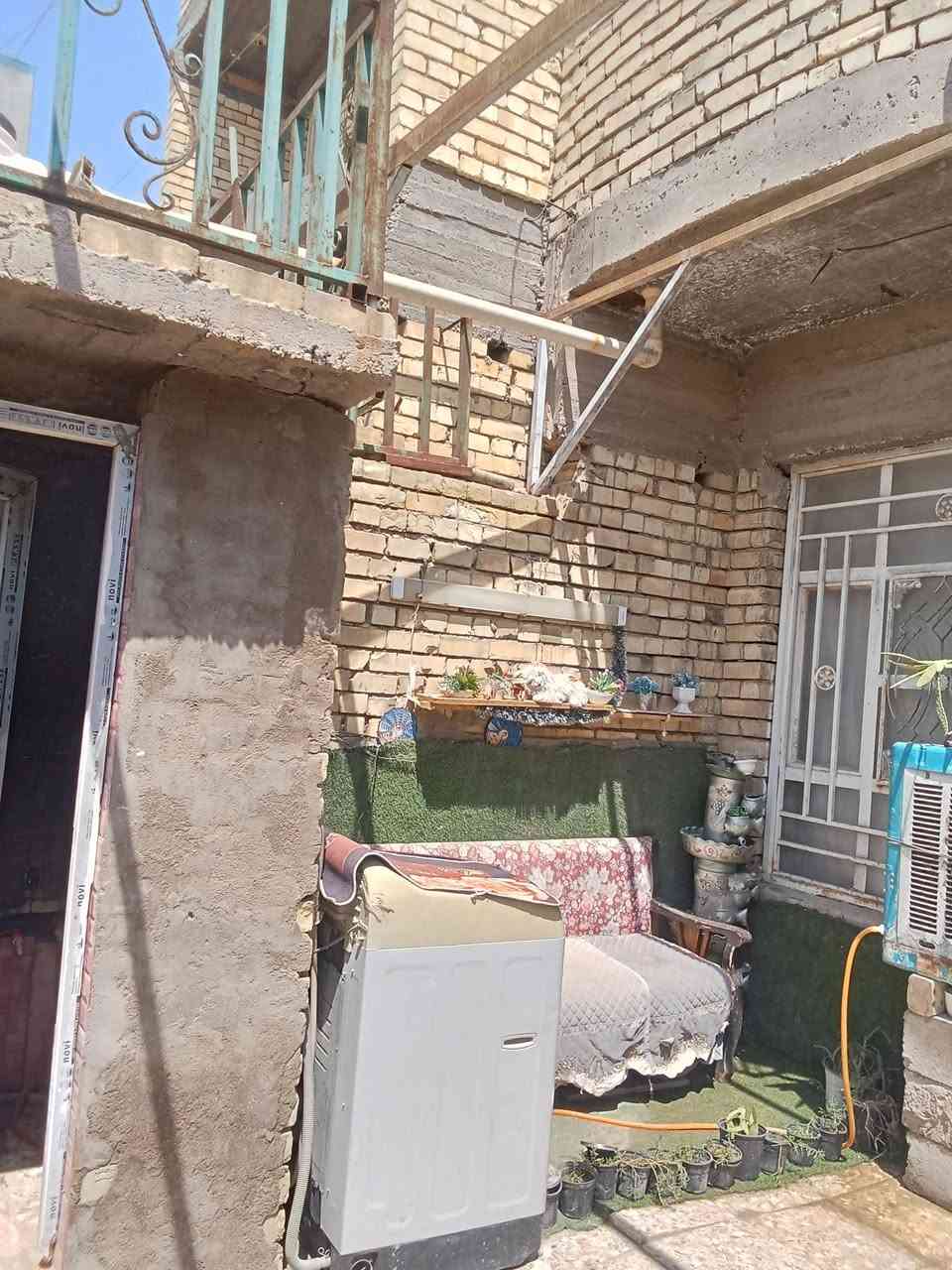 السلام عليكم بيت للبيع سبع قصور شارع المشروع مقابل مولده ابراهيم شارع10ممساحه100م معا الأثاث قريب جدا عل شارع 55بي مجال جدا بسيط ***********
