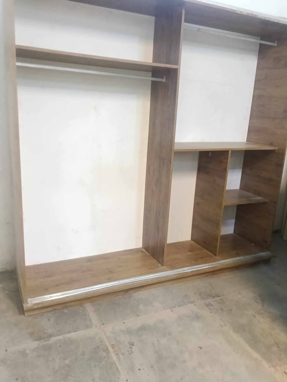 غرفة نوم مستعملة🇹🇷
 نضافة 90 ٪💯فول نضافه
عدد القطع /5
نضام / سلايت💢
سعرها /450💸
شد ونقل داخل بغداد مجاني🚛
يوجود توصيل محافضات 🚛


**إذا كنت صاحب هذا الإعلان وتريد حذفه لأي سبب، رجاءا أرسل رسالة إلى الدعم الفني**