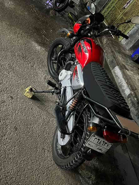 السلام عليكم بوكسر للبيع 2023دراجه نظيفه حسب ما موظح بالصور تجي تفحص مكينه ومن الجاملغ للجاملغ برغي ما مفتوح بيها وما متعوبه مرقمه بغداد تحويل ثاني. يوم السعر 2750000 بيها مجال حك الجيه المكان الاعظمية التواصل والاستفسار ***********
