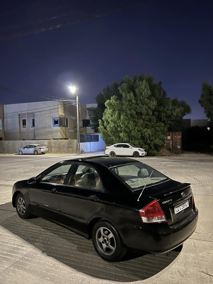 السلام عليكم للبيع او المراوس  وينه إلي يدور جديد دخول جديده اليوم كملت سيراتو ٢٠٠٩ خليجي مكينه دوش ١٦٠٠ دكشن عالي السياره زيرو كامله من كل النواحي شاشه كامره فتحه تبريد تخم تاير ويل كب ٥ متوئمه ارقام وسنويه اربيل شرط الحاسبه السياره حيل جديده وماناقصه برغي داخل بيجي عسلي ستوني مسوي ادامه للسياره كلها مكينه وكير ع الشرط السياره بعد احلى من الصور تجي وتشوف بعينك السعر ٤٠ وبيها مجال 
للتواصل: ***********
