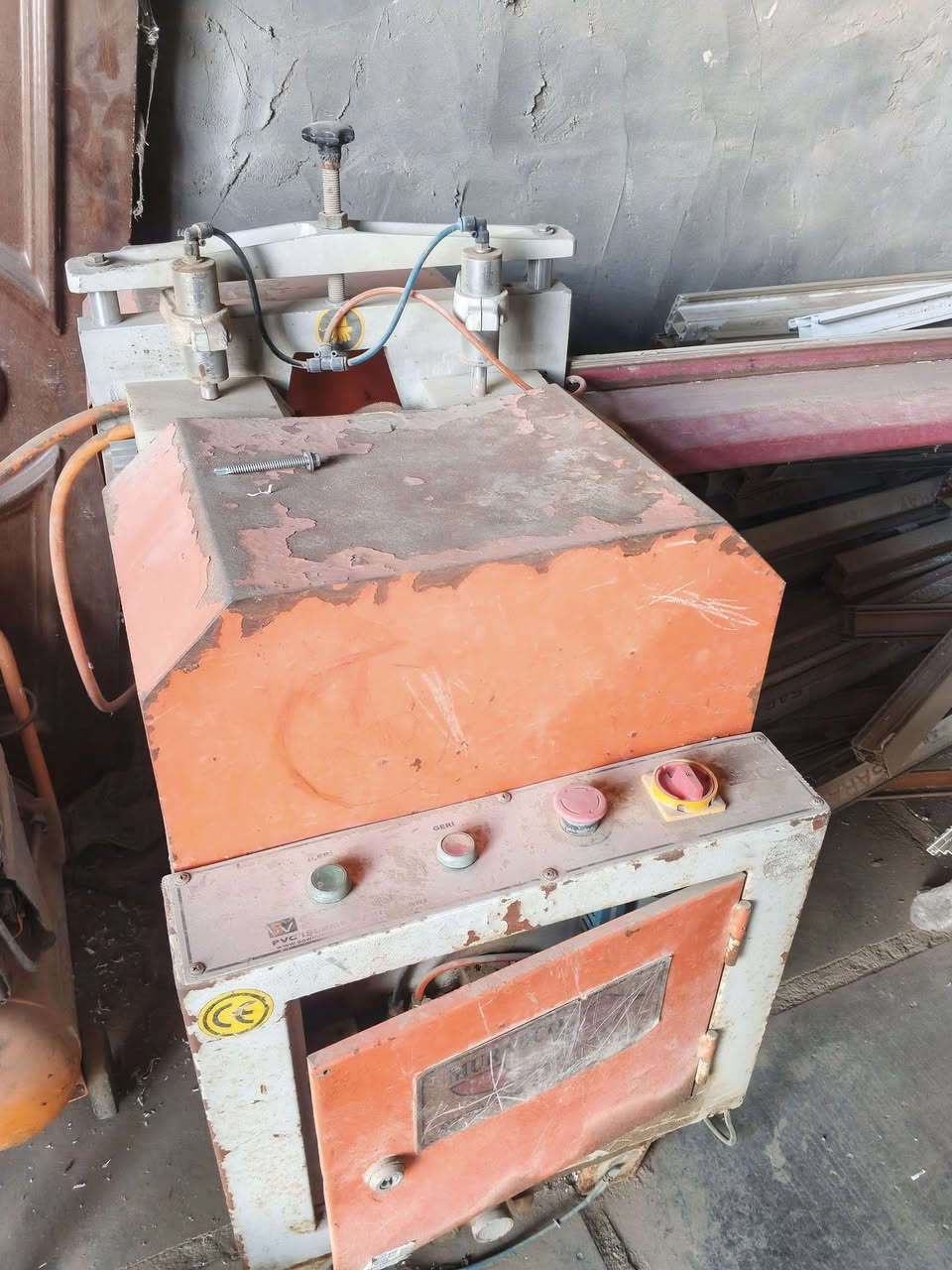 معمل بلاستك للبيع مكان الديوانية 
رقم / ***********
