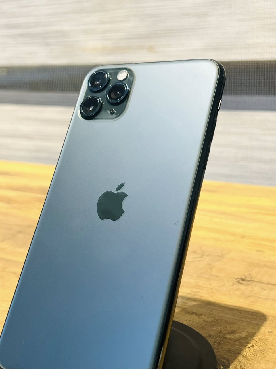 ايفون 11 برو ماكس. ما مفتوح جهاز ضمان ٧ ايام ما مفتوح
بطاريه 82 ذاكره 256 
المشاكل/ نقطه ب شاشه موضحه كلش صغيره ومن تحول الى وضع داكن تختفي لا تكبر ولا ماثره ع شاشه. 
سيم كارت ميشتغل قاقل على شبكه بامريكا. جهاز امريكي فقط 

فرمت حدث ماكو اي مشكله جهاز ما مفتوح وكلش نضيف 
سعره 295 الف 

_____________________________________ العنوان 📍
بابل شارع 40 متوفر توصيل جميع محافظات العراق 
اذا كان توصيل يلزم 15 الف عربون من قبل الزبون 
وصل ضمان 7 ايام في حال وجود مشكله غير مذكوره 
📞***********. واتساب+ اتصال
