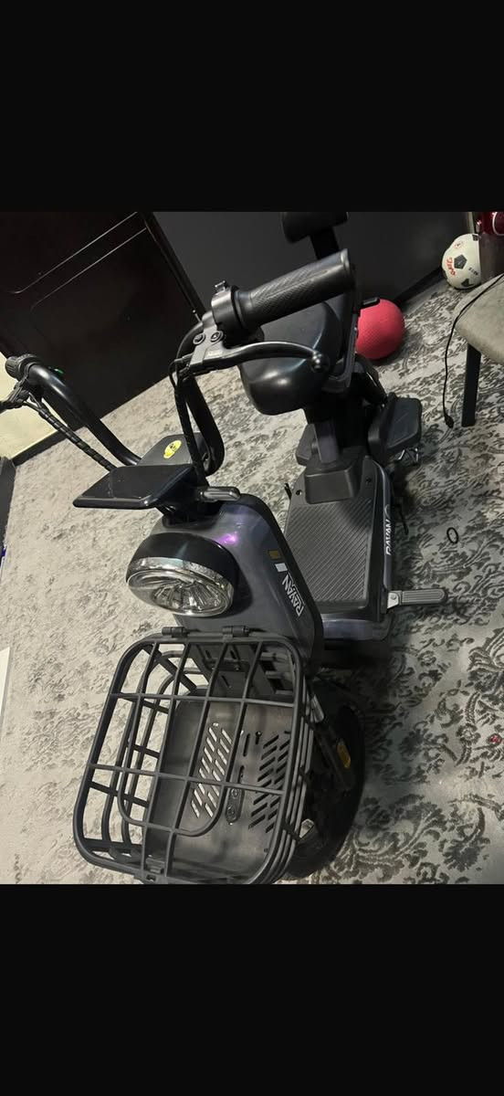 للبيع دراجه شحن جديده مستعمله كم مره سبب البيع ساكنين مجمع وانمنعت بلمجمع سرعه 40 الحجم 14 بيهه شاحنه وسويجات ٢ وبصمه كل شي شغال بيهه جديده كلش


**إذا كنت صاحب هذا الإعلان وتريد حذفه لأي سبب، رجاءا أرسل رسالة إلى الدعم الفني**