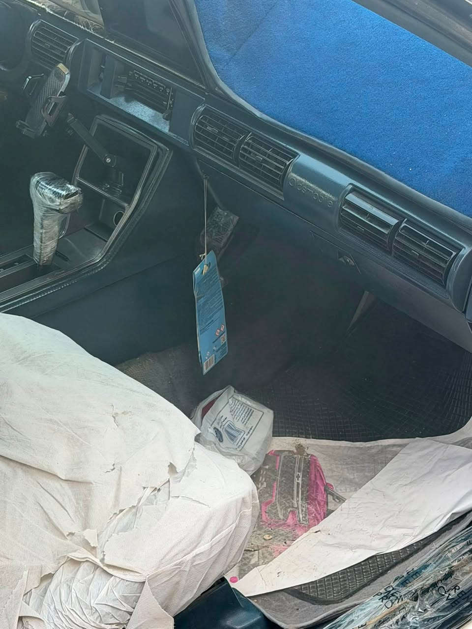 سلام عليكم  للبيع بدون حادث بدون صبغ بلاديه جاهزه تخم تاير صدر غرفه بلاديه نضيفه جدا سعر 50 وبيها مجال ***********
