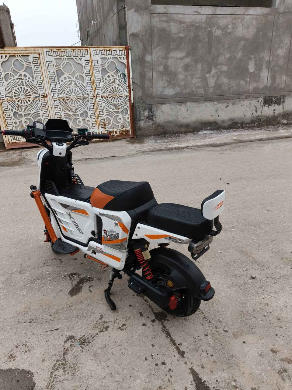 دراجه شحن x900
5 بطارات 

ملف 2000 ابو العدسه 

دراجه صارله 15 يوم من طالعه من الوكيل 

السعر 600 وبيه مجال 

مكاني بصره كرمة علي للتواصل :***********
