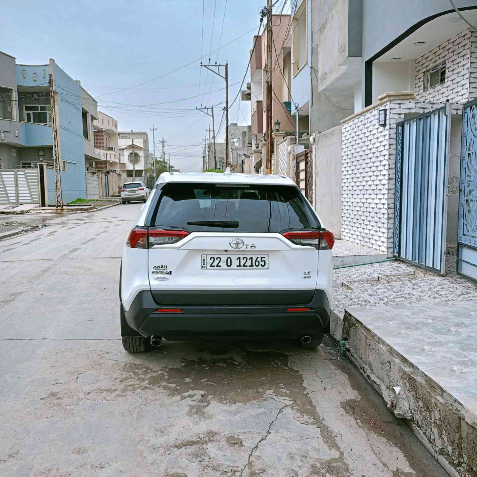 السلام عليكم ورحمة الله 
سيارة تويوتا راف فور 2023 أبيض رقم أربيل ماشيه 34KM مواصفات LE السيارة 6انضمة قيادة 
تبريد قطعتين 
اشاير في المرايا 
مع حساسات اجتياز
السيارة ضررها بارد مع تقلم فقط
السعر 212 وقابل للتفاوض
متوفر فقط واتساب او اتصال 
رقم الهاتف ***********
