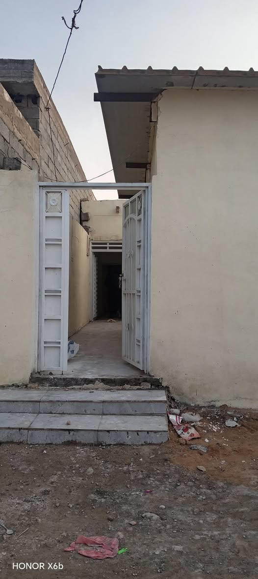 ياالله
سلام عليكم من رخصت الادمن المحترم
للبيع بيت عقد 117 مساحه 120م مصبوغ ومتعوب عليي الفرت 8متر ساحه بيت +غرفه 4×6 +صاله + استقبال سكف ثانوي+صحيات 
العنوان الكوفه شارع المطار قرب اسواق فدگ يبعد عن الشارع 200 متر شارعه كلش حلوو
رقم الهاتف ***********
