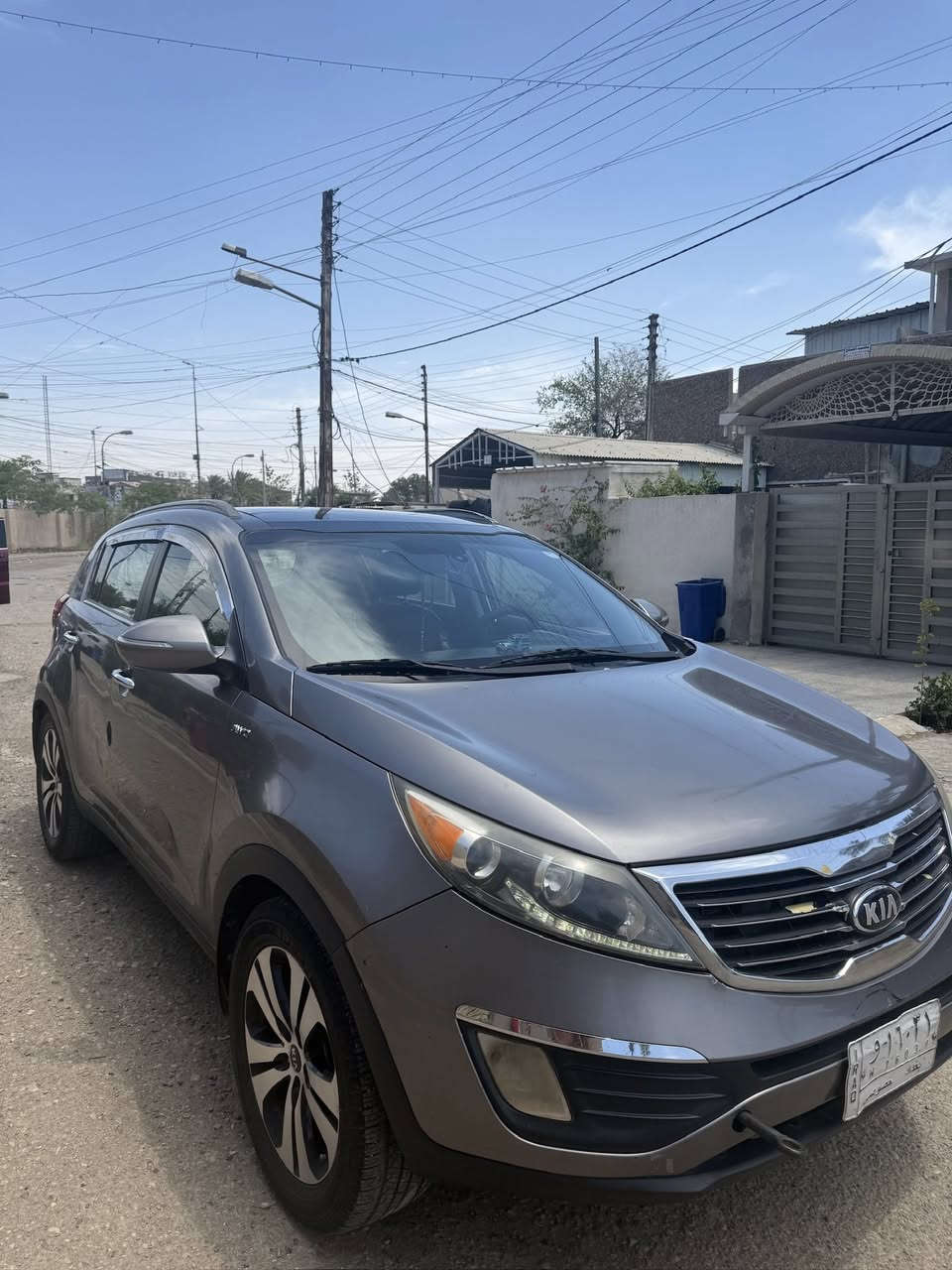 السلام عليكم للبيع سبورتج 2013 وارد كندي فول موصفات للاخير
شاشة جبيره بلادية
ضررها باب السايق مبدل نفس اللون  والي وره السايق مصلح 
ودحجه خفيفه بلباب الخلفي الي وره الصدر ممصلحها لهسه موضحه بالصوره 
مكينة 2400 دوش مفتوحة 
كير كفاله 
صدر جديد 
منضومه تبريد جديده 
ب130 وبيها مجال 
صور الحادث ماعندي 
مكان بغداد البنوك
***********
