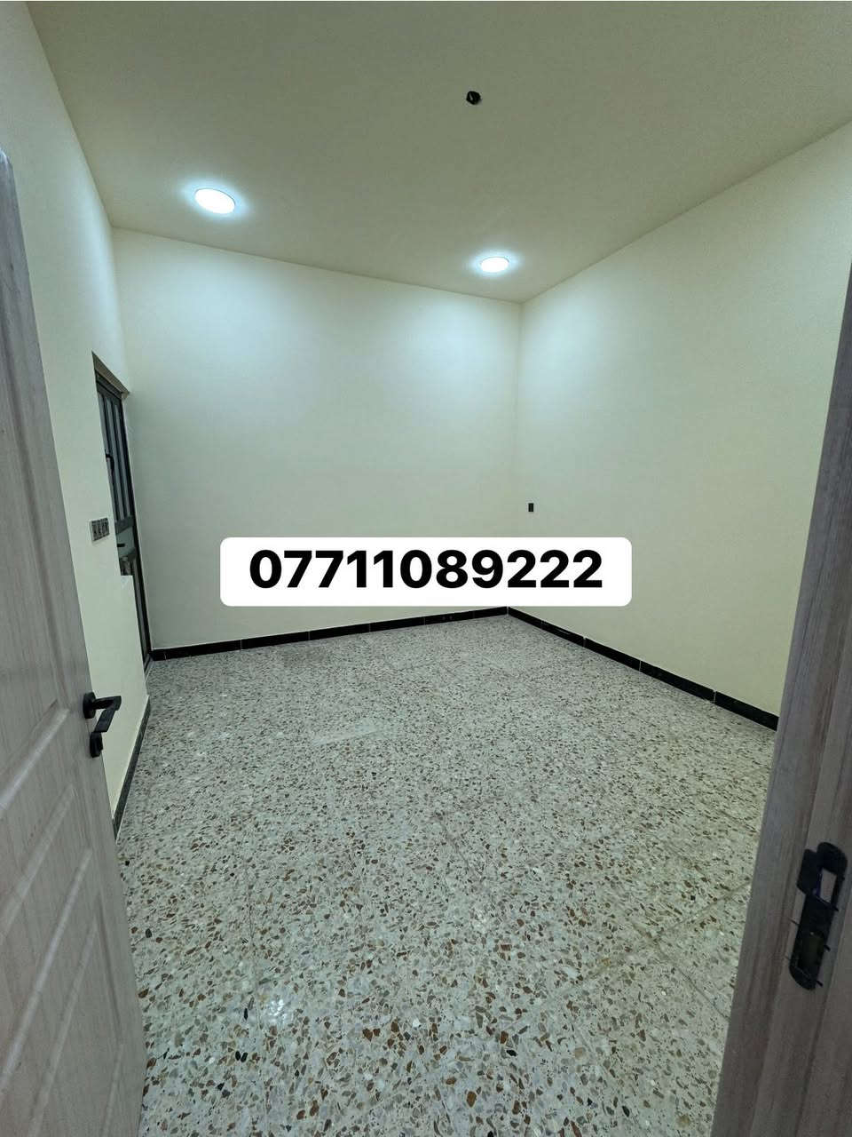 السلام عليكم 
للبيع 90 متر واجهة 6 نزال 15 
بناء حديث جاهز للسكن 
يحتوي على صالة ، مطبخ ، مناور 
صحيات 2 ، غرف نوم 2 ، بيتونة ، سطحين
موقع بغداد حي الري قرب شارع قطر الندى 
للاستفسار الاتصال على الرقم التالي 
*********** متوفر واتساب
