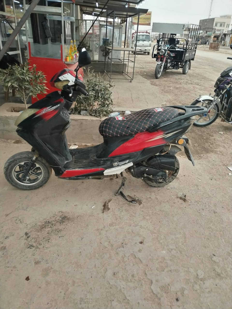 سلام عليكم دراجه رص موديل 21 للبيع شغله نكره صلف كهربايات شغاله سعرهه 275 وبيهه مجال قليل *********** مكاني 7كيلو
