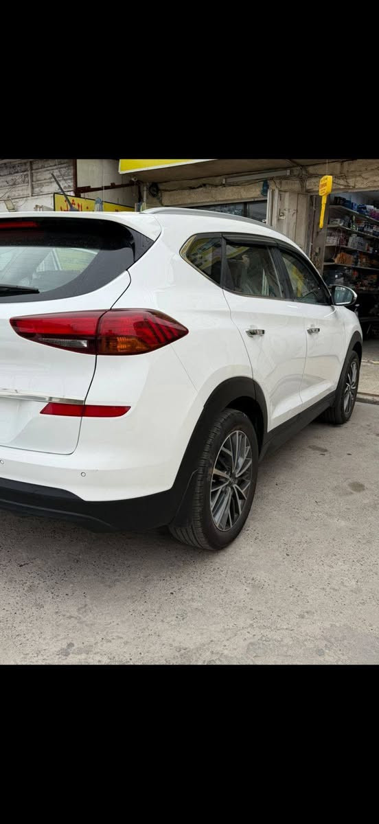 سلام عليكم توسان 2020 
رقم بغداد بسمي ماشيه 94الف جديده كلش مكفوله بيهه بارد بل باب الخلفي كد شبر فول عدا بنوراما
سعر 205 وبيهه مجال بسيط 
***********  العنوان البلديات
