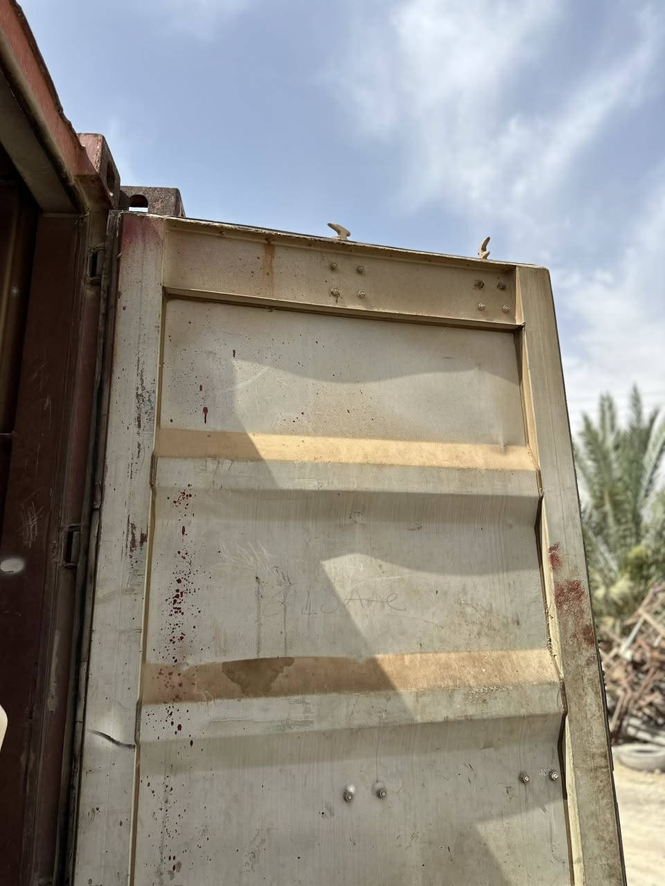 للبيع حاوية نظيفة 👇🏻 الطول 6 متر 
المكان البصرة ( قضاء الصادق ع ) 
للتواصل ***********
