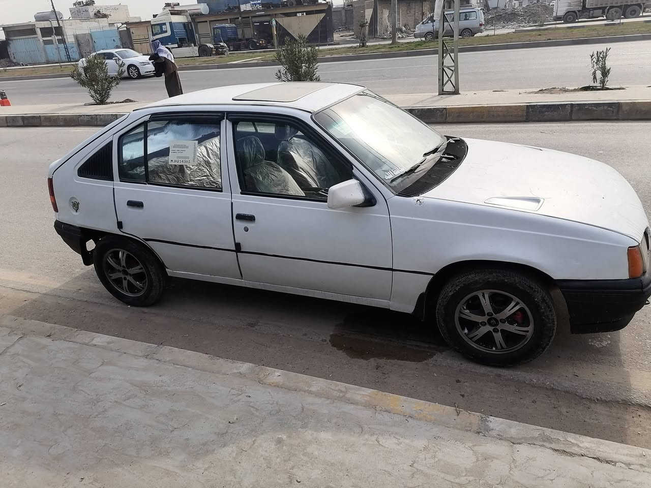 السلام عليكم كاديت موديل 91 حجم 18 رقم مسطره جديد شرط التحويل كابون بانزين بيها محرك كير شرط طخم حيل زين تواير جدد ويل كب كهربايته شغاله تدفه  اسلايت سياره جاهزه وين مايعجبك اترايك السعر 26 بيه مجال حك الجيه ترهم مراوس حسب القناعه انطي فرق اخذ فرق الرقم *********** كورك 0789 163 7959زين شراي اتصل ودلل
