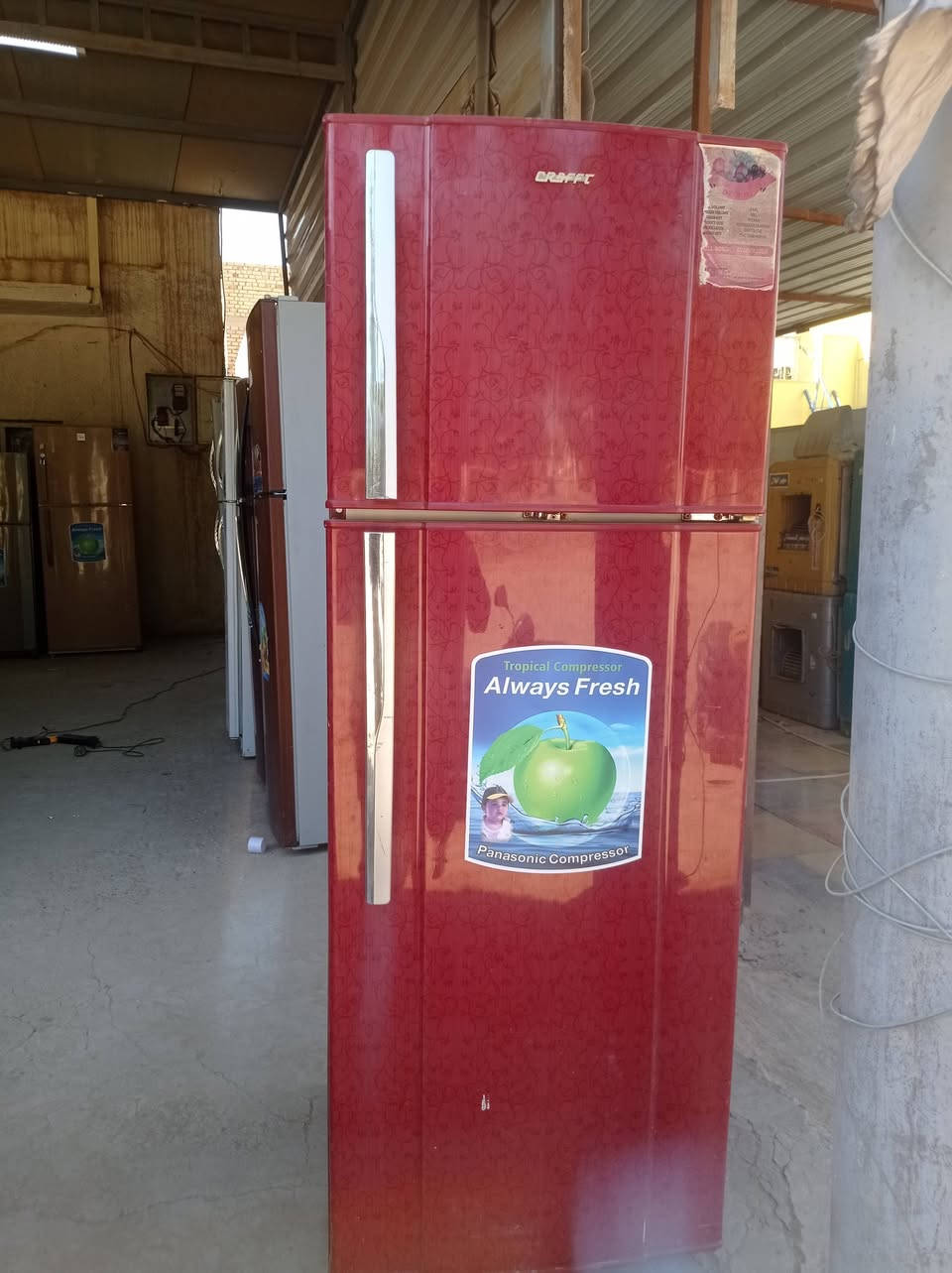 ثلاجات وأحجام مختلفه والاسعار مناسبه
العنوان الحمزة الغربي الحي العسكري مجاور شارع الامام علي 
الاتصال ***********
