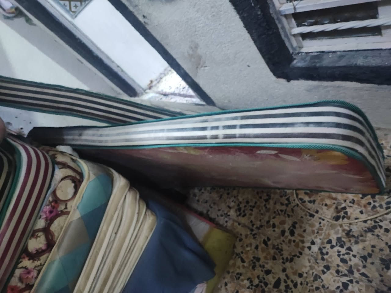 السلام عليكم دوشك عالي وناصي سفنج درجة اولى ستخدام قليل ابيع شلع عددهن 34  سعر الواحد 15 الف اجمعهن كلهن وبخدمتك ابيع كلهن شلع قطعة قطعتين مابيع رجاء رجاء ***********
