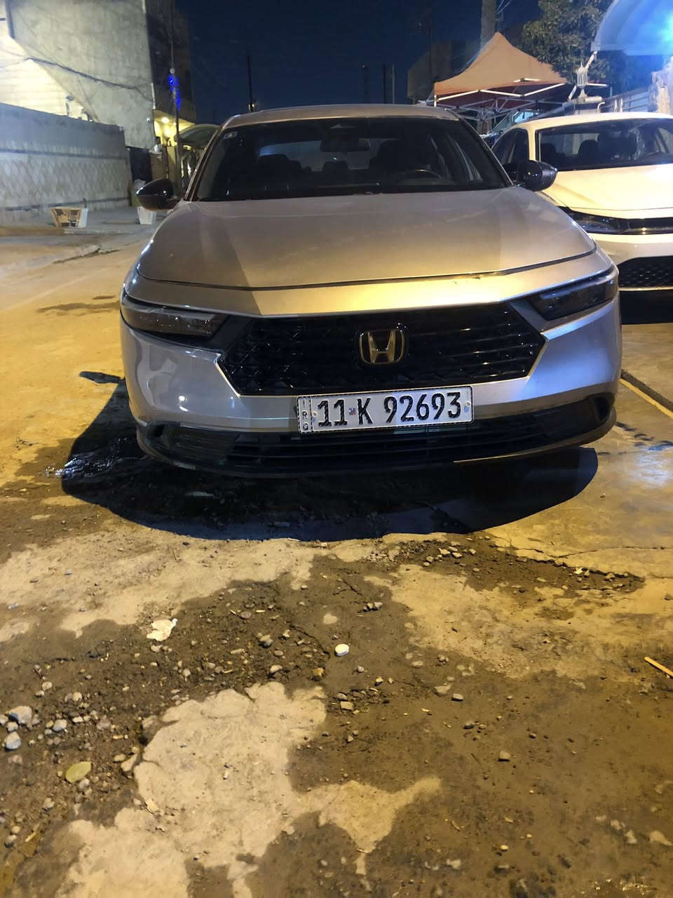 السلام عليكم…هوندا اكورد سبورت 2023 للبيع معروفه مواصفات السبورت مرقم بغداد ترقيم جديد+دخول جديد قطعتين صبغ مع بارد جاملغات خلفيه بيها ملاحظات شوية السيارة لكن سعرها مناسب جدآ (148 ورقه) وبيها مجال بسيط جدآ…للأستفسار اكثر *********** يوجد واتس اب
