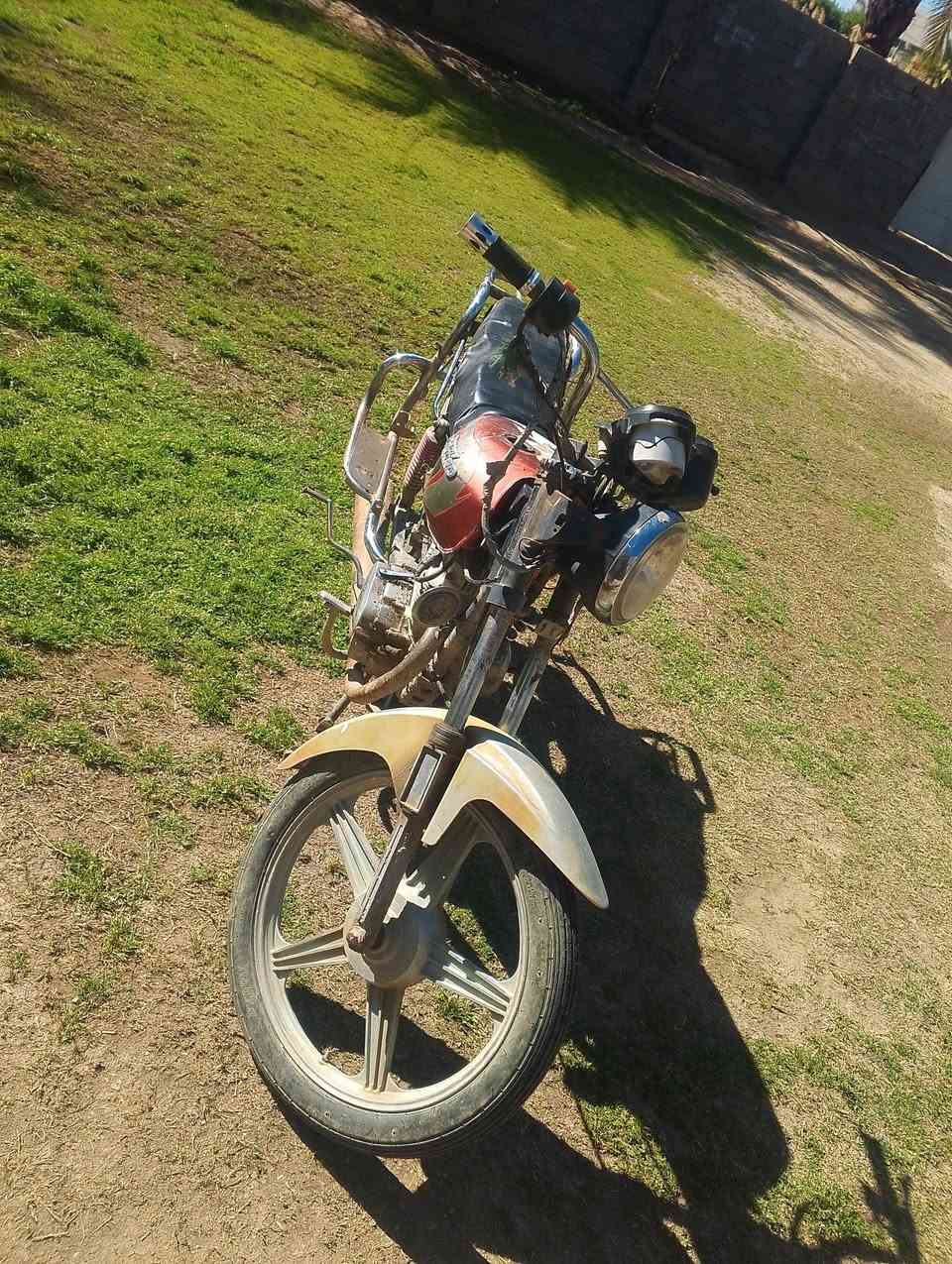 سلام عليكم دراجه فيوم نفخ مديل 2015 اوراق اصولي دراجه ناعمه بس يرادلها ترتيب سعر 200 وبيها مجال ***********
