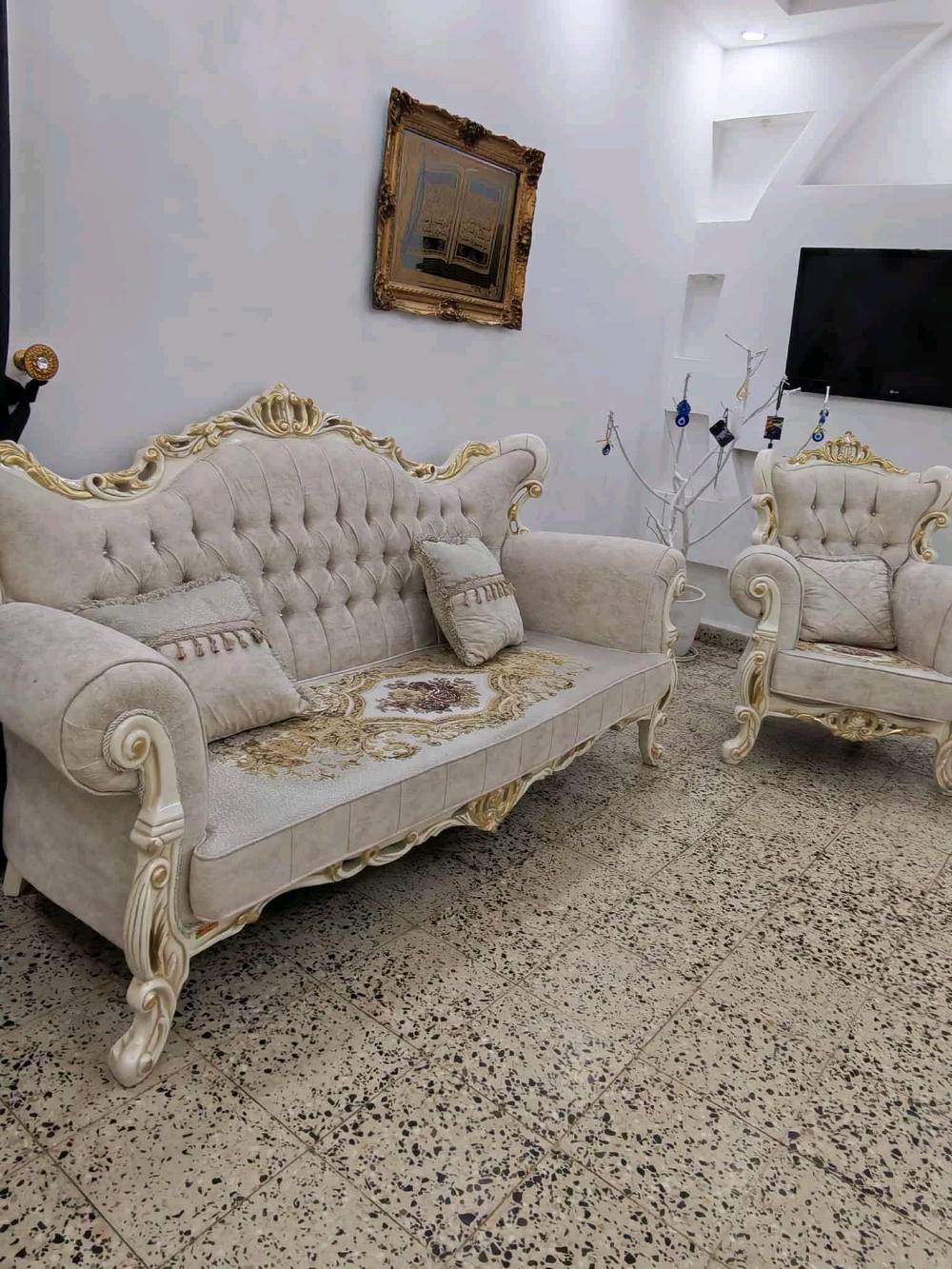 قنفات رئاسي اخو الجديد ٦ قطعه اي عيب ما بيها سعر مليون ٣٠٠ بيها مجال 