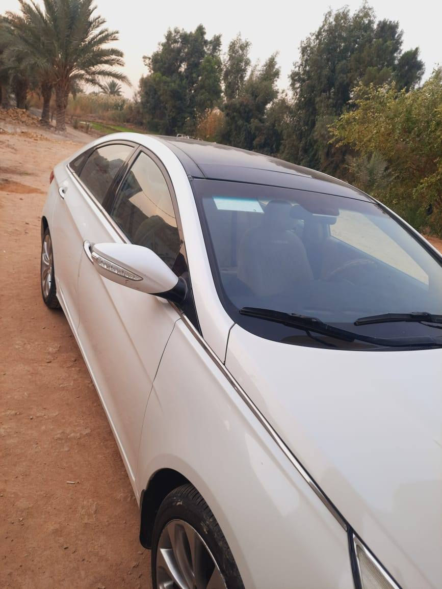 السلام عليكم 
سوناتا  2011 خليجي فوول 
فول مواصفات 
سقف بانوراما 
مكينة 2400 دوش 
تبريد قطعتين 
وباقي المواصفات المعروفه 
سيارة جديده جدا 
بيهأ جاملغ مبدل وباب صبغ الامامي الايمن
كير مكينه تبريد حداديه كفاله علشرط
السعر (115) وبيهأ مجال
مكاني الديوانية 
***********
