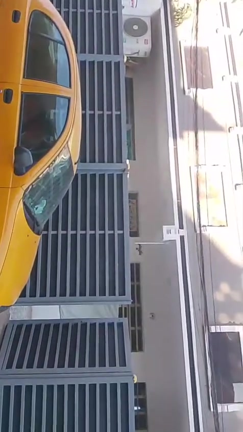السلام عليكم بيت مساحه ١٠٠ مربع طابق ونص لبيت كامل من كلشي عنواني زعفرانيه اربع شوارع وشراي يتصل علا هذا رقم ***********
