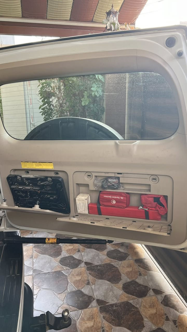 للبيع: برادو 2013 (خليجي)
📌 المواصفات:
 • اللون: صدفي
 • الممشى:170,000 كم قابل للزياده
 • كلين خالي من الصبخ والمعجون 
 •  بارد قليل ممبين بالباب الخلفي
 • 6 سلندر محرك وكير مكفول 
       .      جميع انظمه الدفلوك والدبل
 • دبل خفيف
       .     دبل ثكيل
       .      فتحه سقف 
 • نزول منحدرات
 • تدفئة وتبريد منفصل
 • كشنات جلد
 • دخول ذكي (لمس الابواب)
       .     صندوق بصمه
       .      بصمتين ويا سياره 
 • ثلاجة داخلية
 • كاميرا خلفية وأمامية
 • شاشتها جبيره بلادي موجوده (اني شاد اندرويد) 
 • أرضياتها شامو شايلهن ممستخدم. 
 • دبل تانكي 180 لتر
 • مرايات شفط
 • جامات كلها أوتو
 • كل الإنارات بالسيارة من البيبان ومن الداخل والخارج أبيض LED

⚠️عندي دوسات احتياط او بك لايتات او شاشتها البلاديه جبيره لمس كلهن ويا السياره اطيهن 
علما انو السياره ع ايد شخص واحد من 2013. 

📍 الموقع: كركوك
📝 السيارة باسمي رقم أربيل، تحويل ثاني يوم

💰 السعر المطلوب: 310 

        📞 للتواصل:***********
